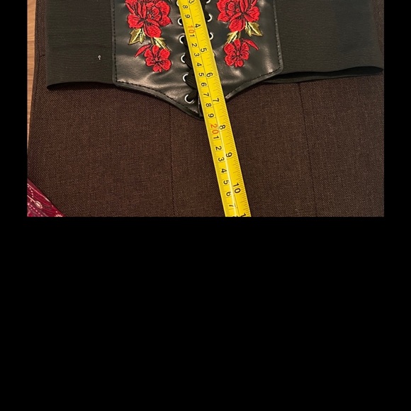 #1050+ Floral Embroidered Black Corset Belt - Picture 4 of 5